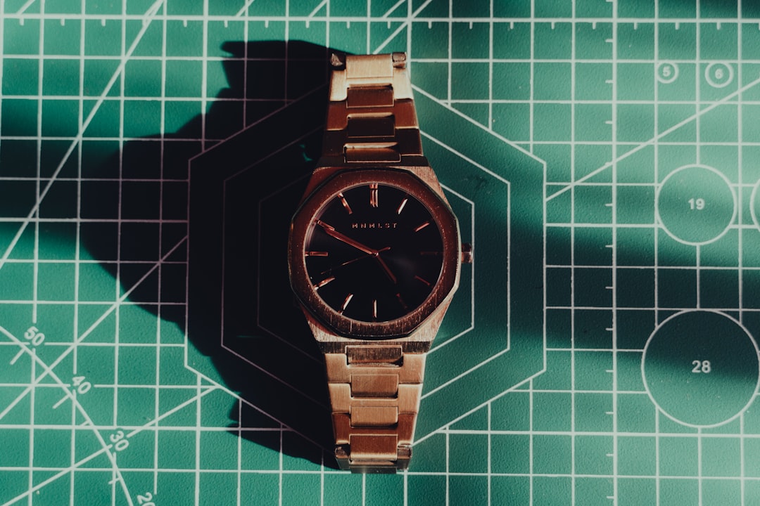 Stoer en stijlvol: jonge herenmode in beeld