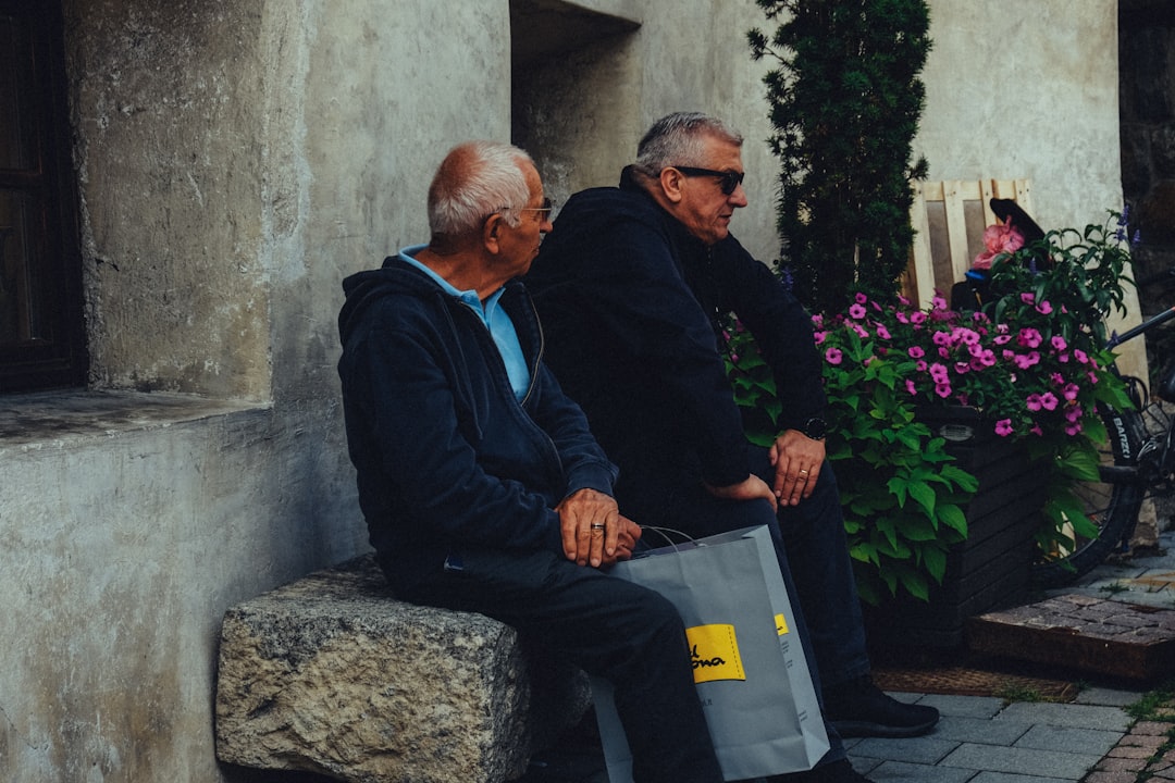 Wat bepaalt hoeveel AOW ik krijg? Ontdek het antwoord en de bedragen